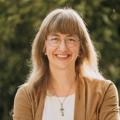 Dr Monika Neff Lind