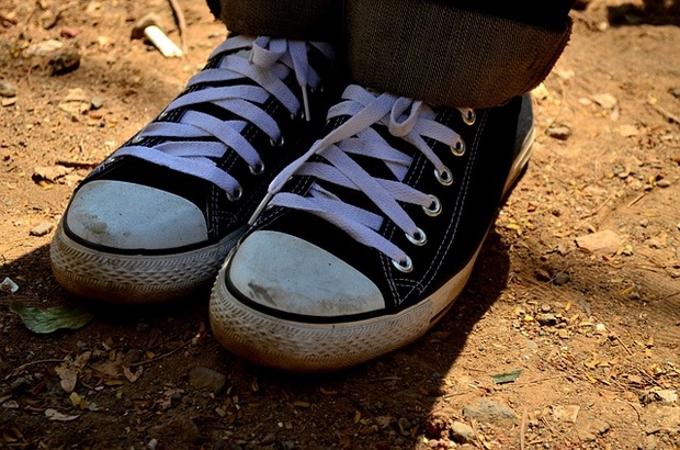 100 Qld students given detention over shoes — EducationHQ